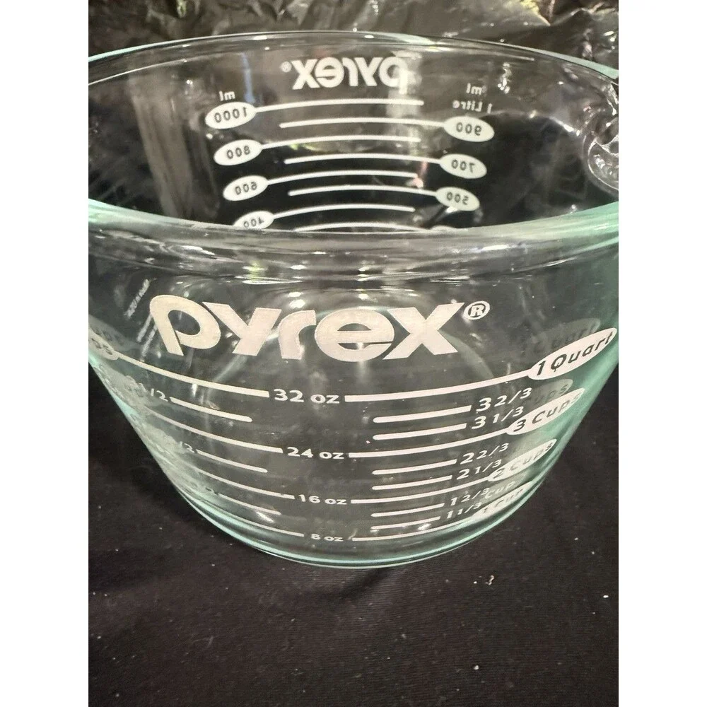 Vintage Pyrex 4-Cup / 1-Quart Glass Measuring Cup – Red Markings (Made in USA)